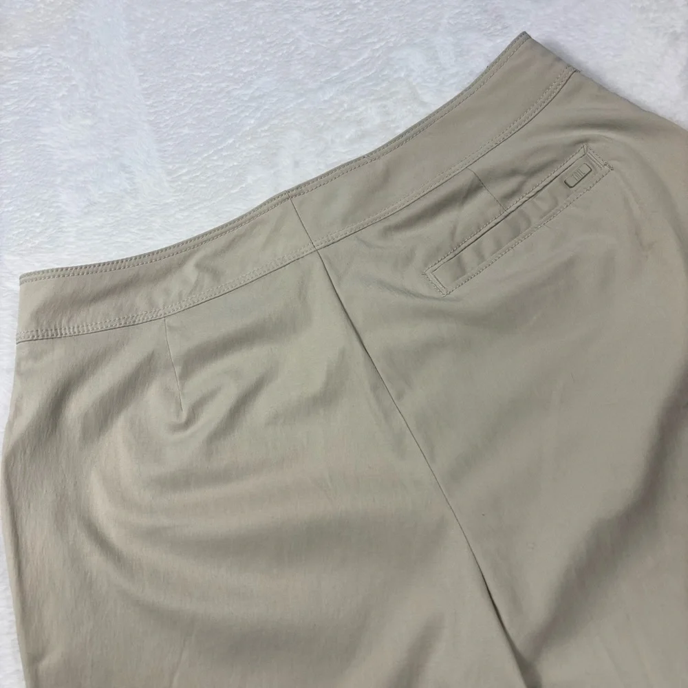 TAIL Women Bermuda Shorts Light Khaki Golf Tennis‎ Athleisure Size 8